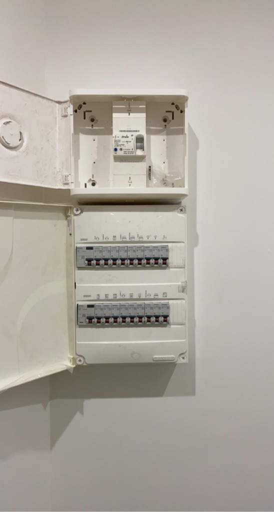 Rénovation complète d’un appartement avec tableau électrique neuf et disjoncteur de branchement
